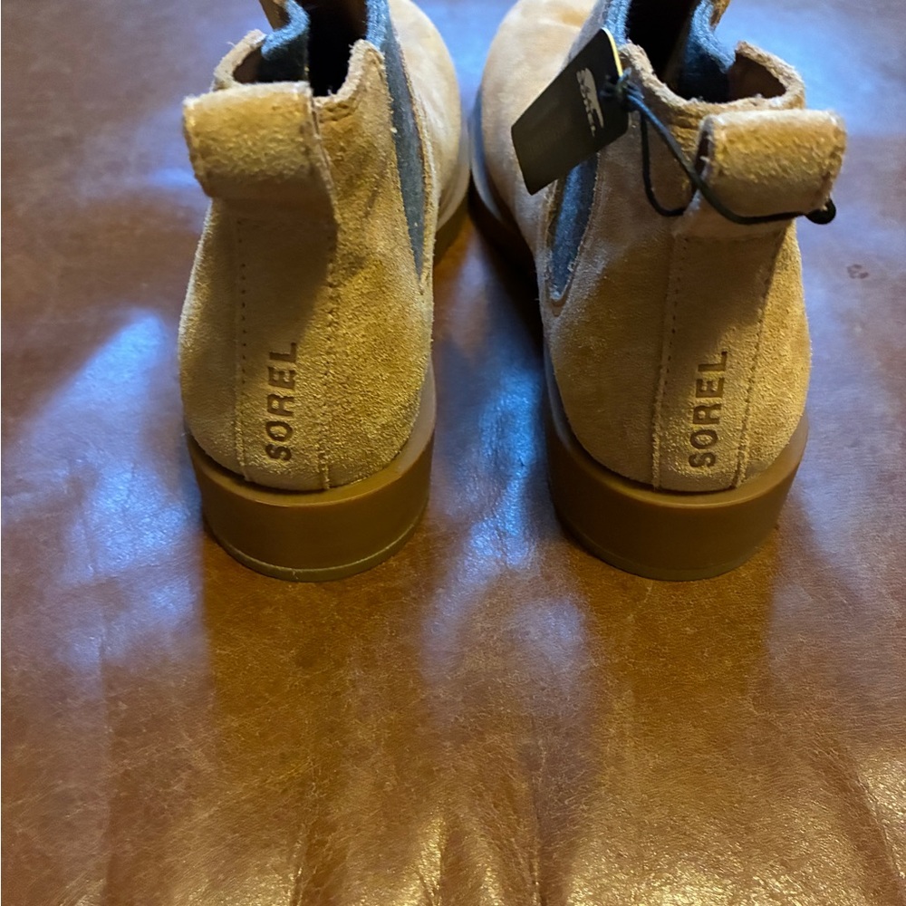 NWT Sorel Emelie II Tan Suede Chelsea Ankle Boots W7 - Picture 6 of 9